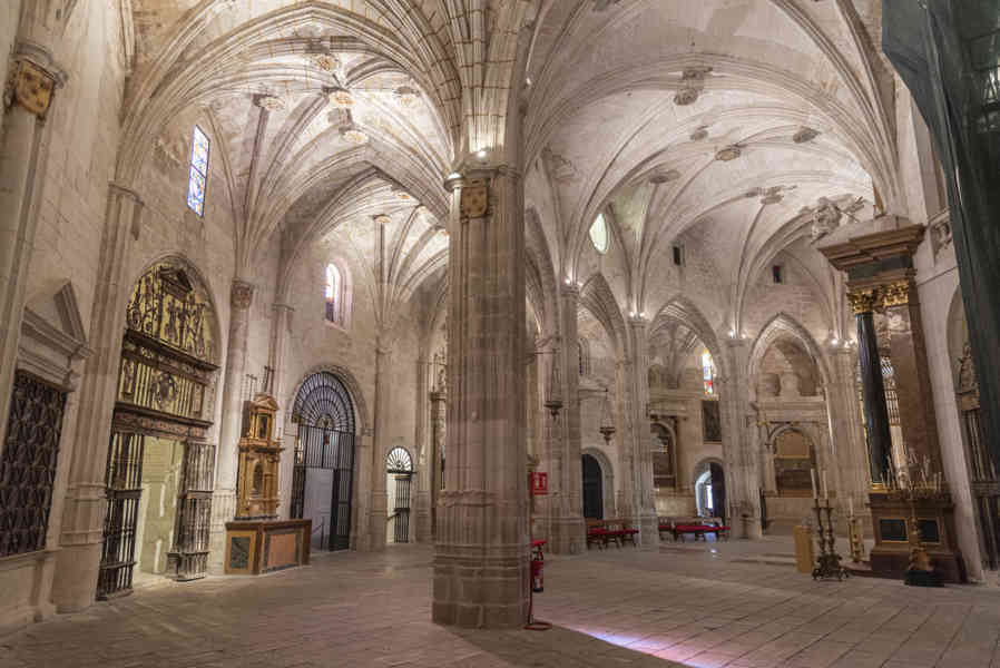 Cuenca 018 - catedral de Santa María y San Julián.jpg